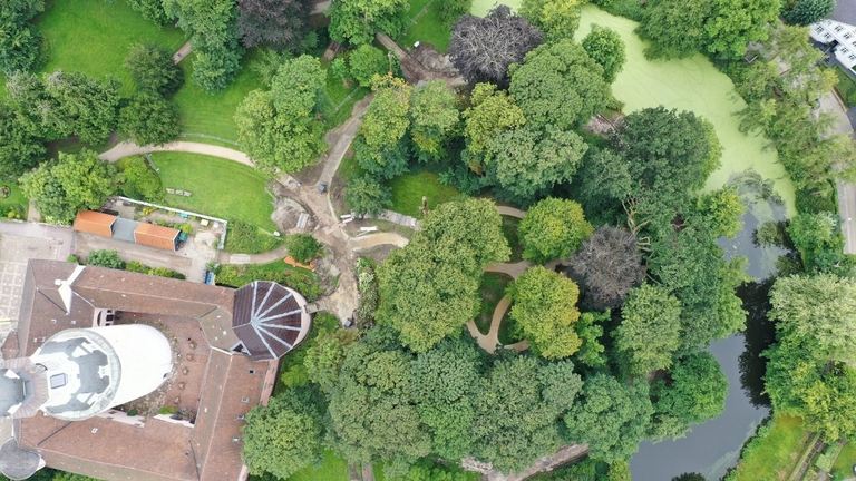 Schloss und Schlosspark Jever von oben