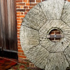 Schlachtmühle Jever: Mühlstein